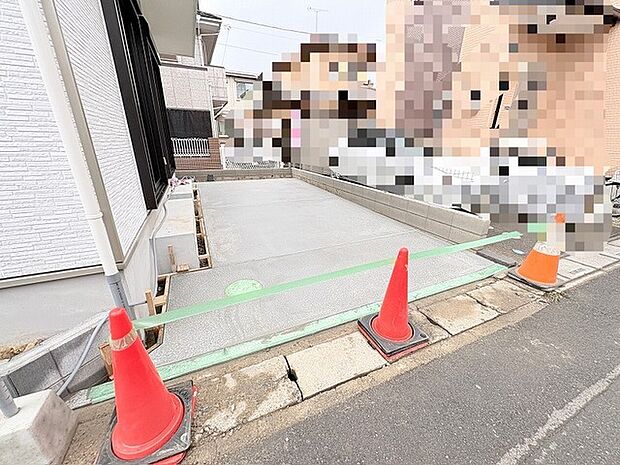 日々の暮らしにゆとりをもたらす、無駄のないシンプルな屋外スペースです。