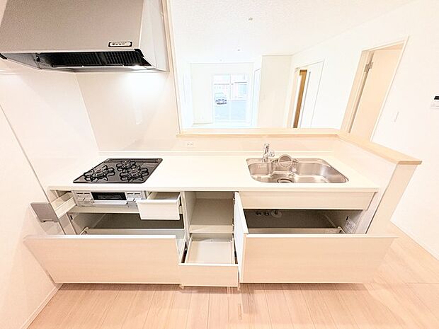 キッチン収納でキッチン回りはいつもきれい。ワンランク上の快適さを。