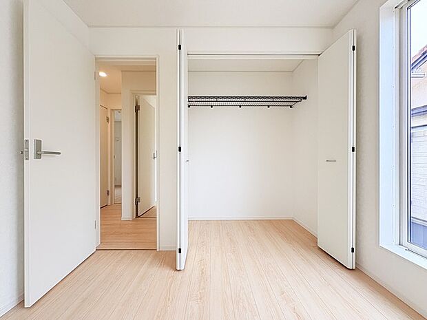 たっぷり収納で、お部屋の中はいつもキレイに片付きそうですね。