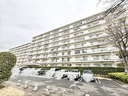広々とした敷地に、ゆったりとした暮らしが叶う住まい