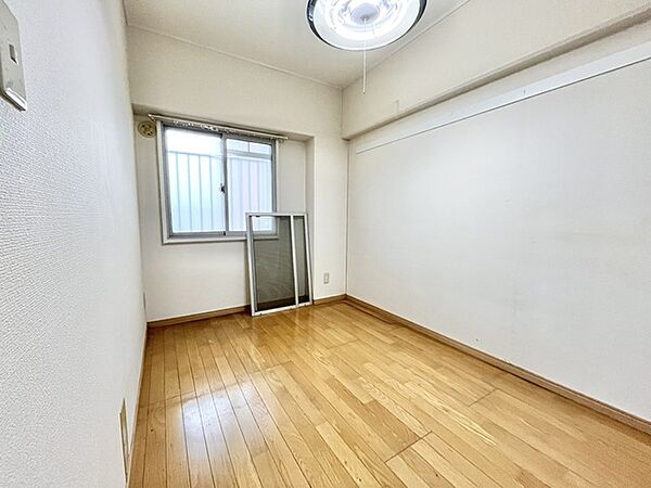 自然な光に包まれた、心地よい空間が広がります。