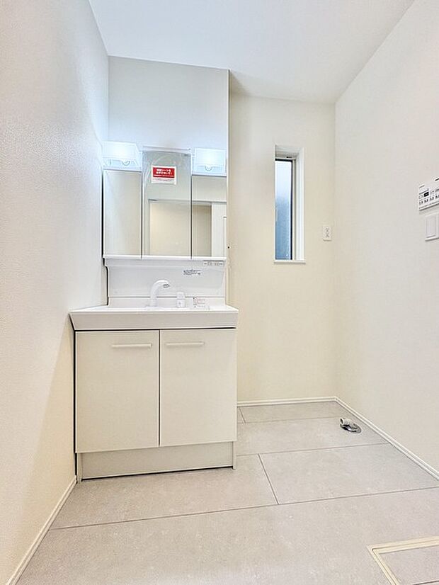 清潔感あふれる空間が、毎日の始まりを心地よく彩ります。