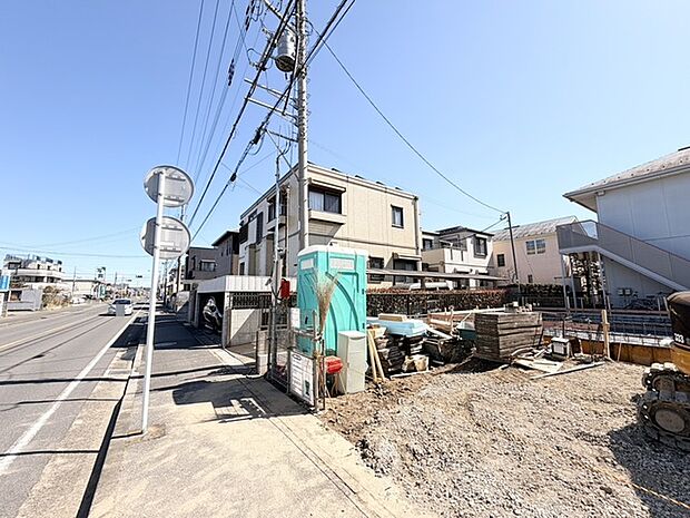 空と街並みが調和する、清々しい一日がはじまる予感