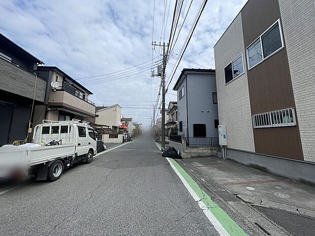 静かで落ち着いた街並みに佇む、穏やかな日常が描かれる住まい