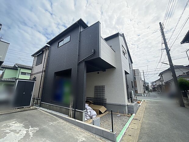 モダンな外観が印象的な、心地よい暮らしが始まる住まい