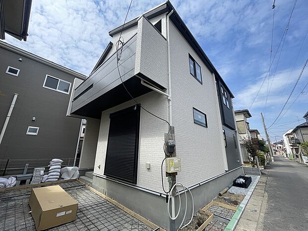 モダンな外観が際立つ、洗練された住まい