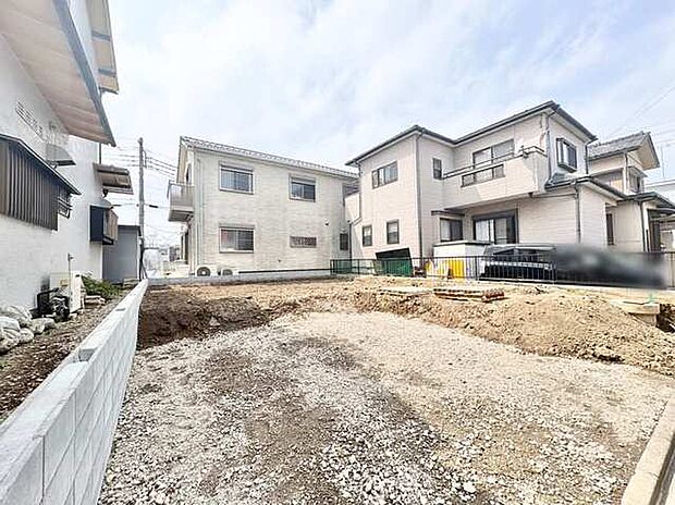 日差しが注ぐ、広々とした土地で新しい暮らしを始めませんか。