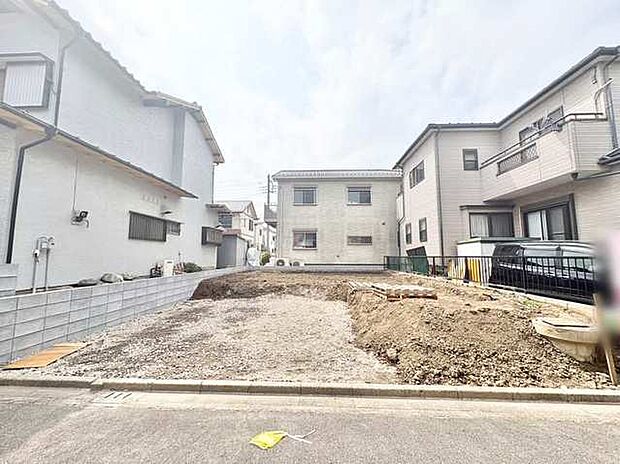 整然と並ぶ住まい、静かな住環境が広がる穏やかな街並み。