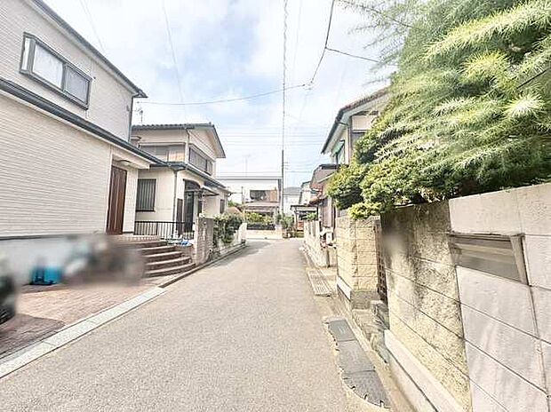 緑豊かな木々に囲まれ、穏やかな時間が流れる住まい