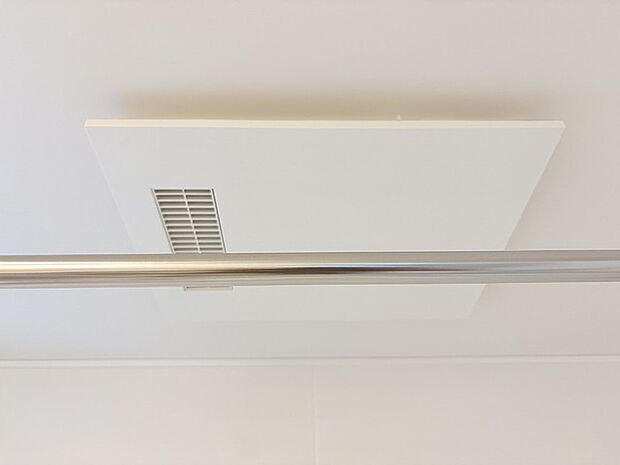 無駄な装飾を削ぎ落としたミニマルな空間が、日常に静かな落ち着きをもたらします。