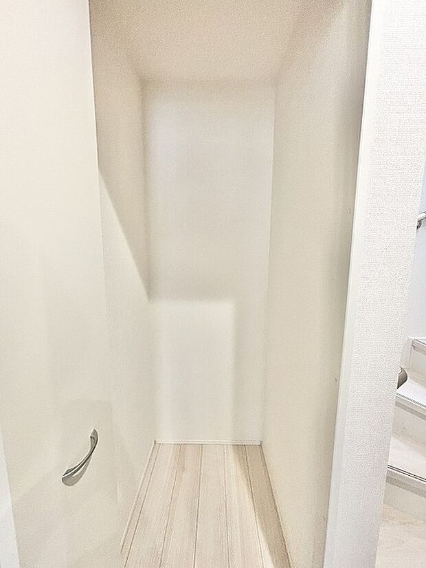 無駄な装飾を削ぎ落としたシンプルな空間は、住まいの中に静かな余白を生み出してくれます。