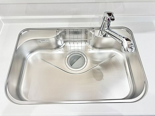 日々の暮らしを整える、無駄のない洗練された佇まいが日々の使い勝手を心地よく高めてくれます。