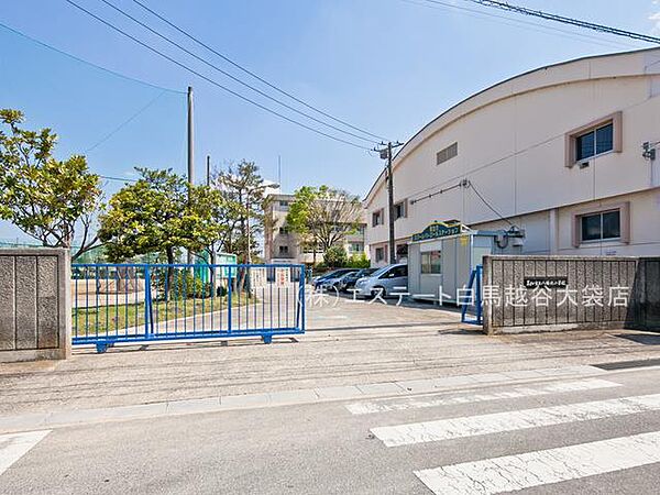 草加市立八幡北小学校（550m）