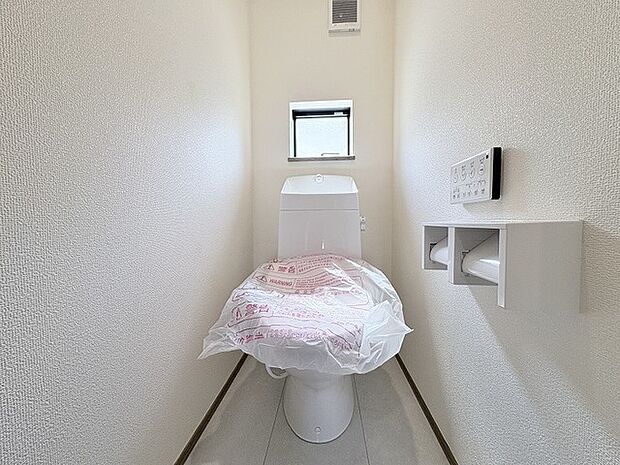白を基調とした清潔感のある空間が、日々の暮らしに静かな安らぎをもたらします。