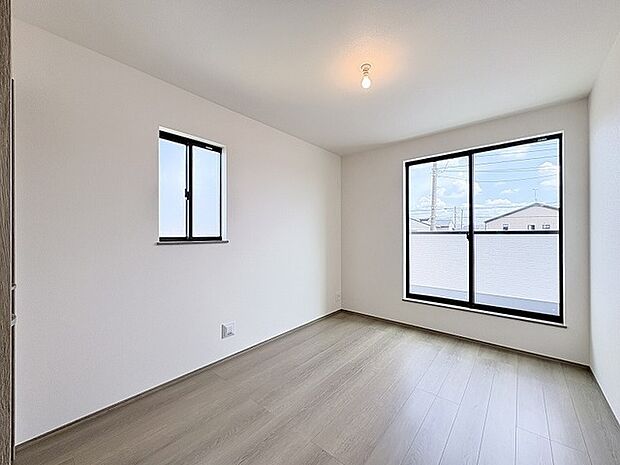 余計な装飾を削ぎ落としたシンプルな空間は、住まう方の感性に寄り添い、日々の暮らしに静かな安らぎをもたらします。