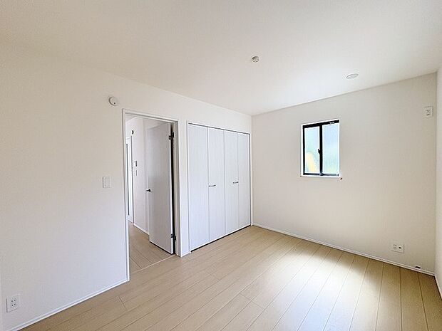 余計な装飾を削ぎ落としたシンプルな空間は、住まう人の個性を引き立て、心穏やかな毎日を彩ってくれます。
