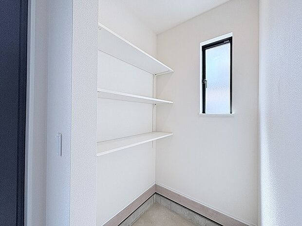 余白の美しさが際立つ洗練された空間は、日々の暮らしに心地よい調和をもたらしてくれます。