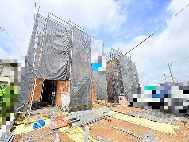 新しい暮らしの始まりを感じさせる、期待と高揚感に満ちた建築中の様子です。