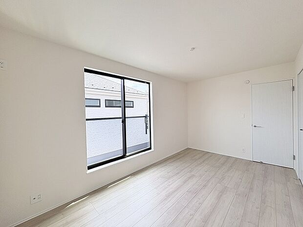 余計な装飾を削ぎ落としたシンプルな空間は、住まう人の個性を引き立て、穏やかなひとときを約束してくれます。