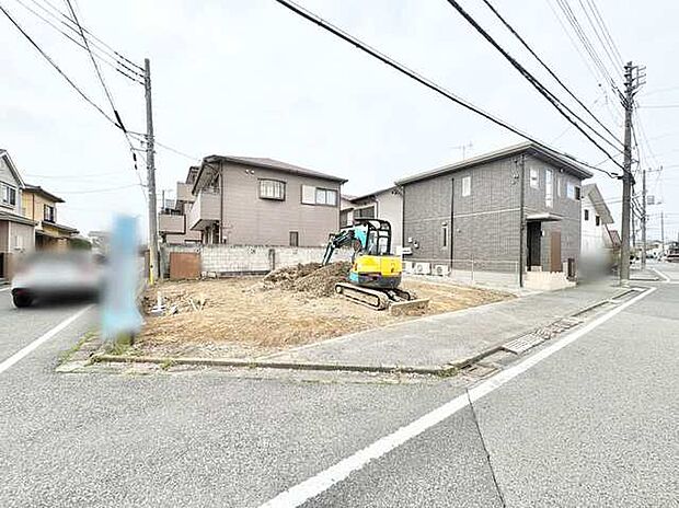 新しい始まりを予感させる、穏やかな街並みに佇む土地。