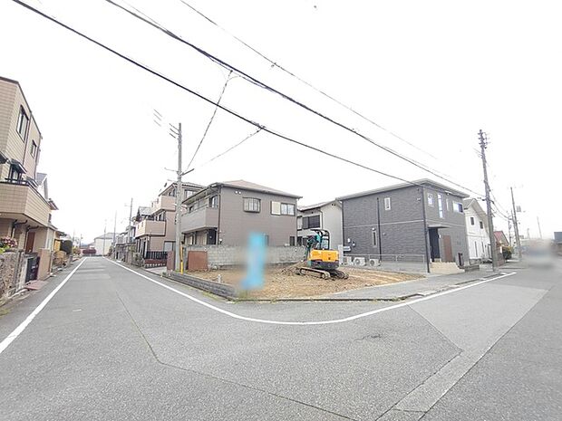 広々とした空の下、心地よい風が抜ける街並み