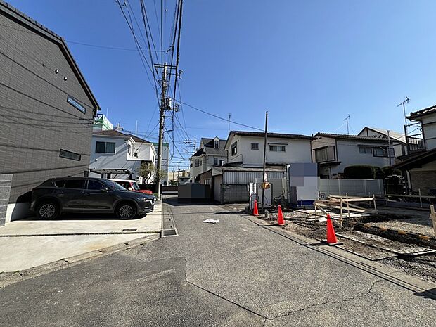 幹線道路から1本入った現地は、想像以上に静かに感じられます。 