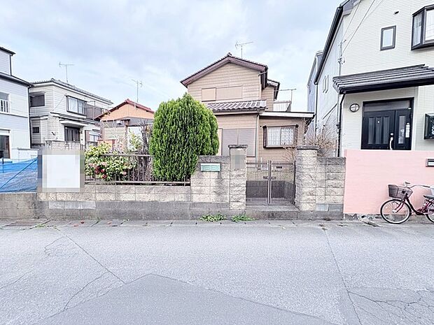 緑豊かな植栽が彩る、穏やかな佇まい。