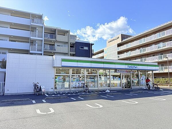ファミリーマート西新井三丁目店（80m）