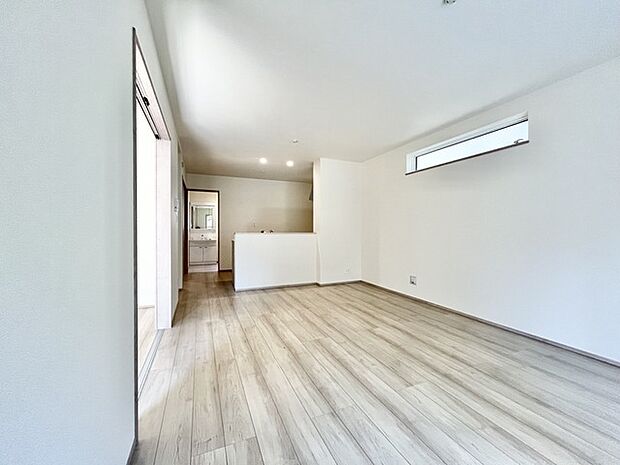 広々とした空間に、穏やかな時間が流れる穏やかな住まい。