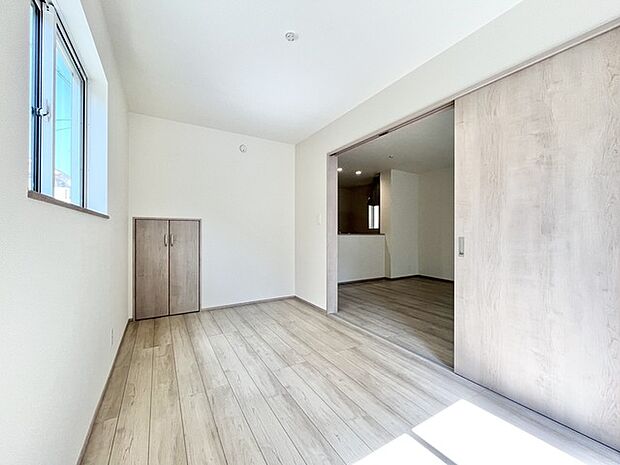 優しい光に満ちた、穏やかな空間が広がります。