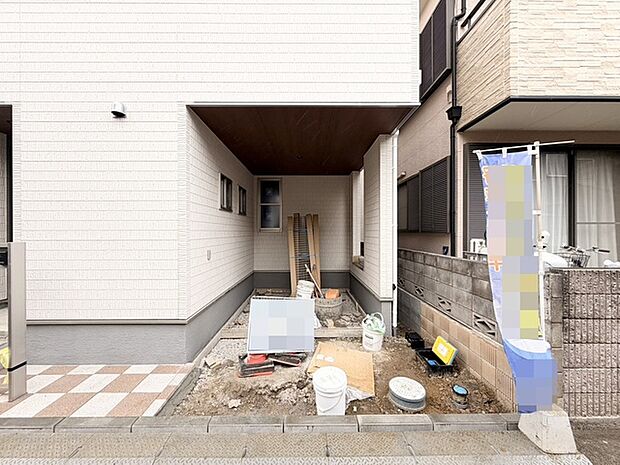 整然とした白壁が、落ち着いた空間を印象づけます。