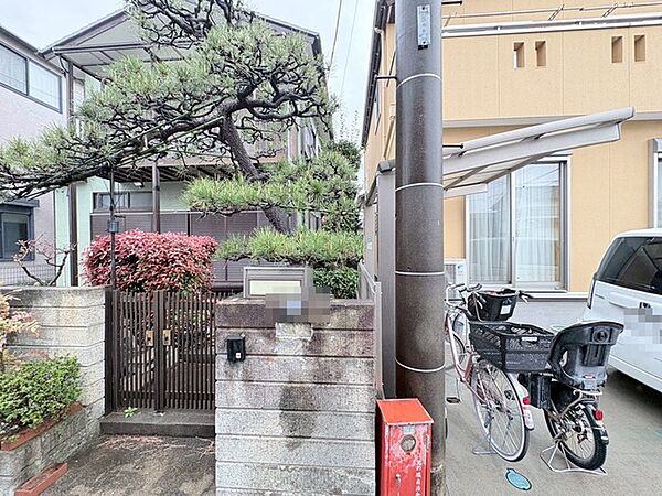 隣家と当該土地との境界です。