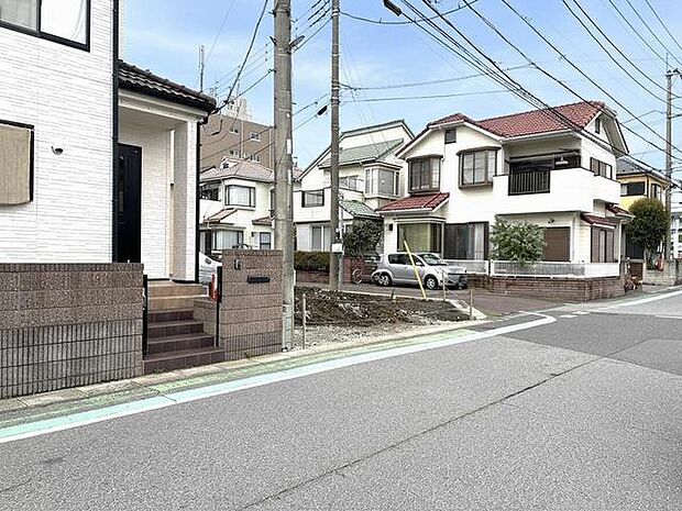 趣のある街並みに馴染む、落ち着いた佇まいの住まい。