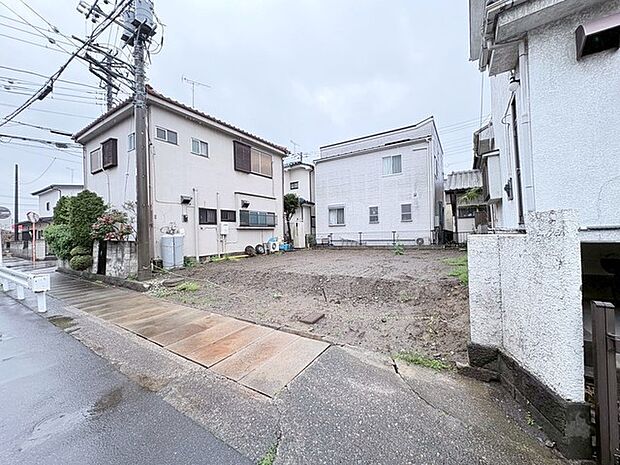 閑静な住宅街に佇む、穏やかな広がりを感じる空間。