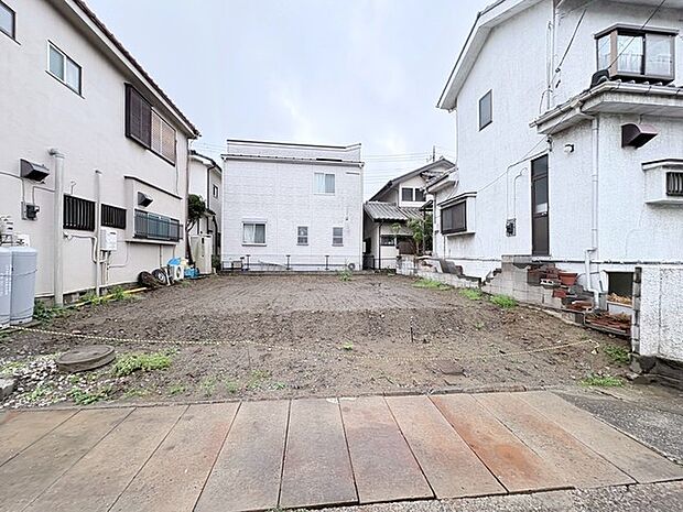 新たな可能性を秘めた、静かな佇まいの敷地。