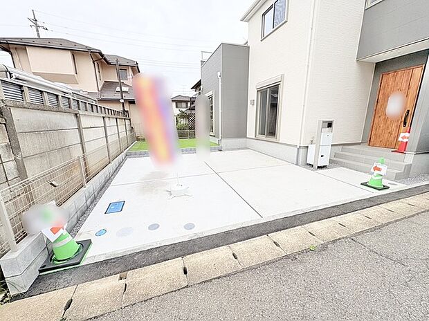 セカンドカーにも便利、駐車2台可の敷地。