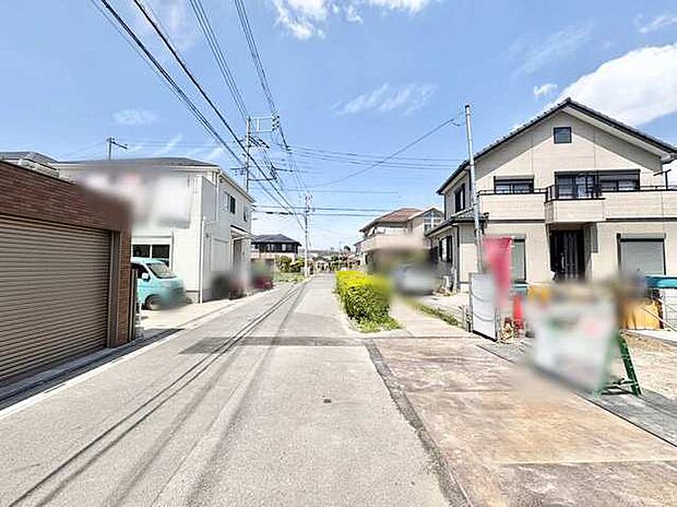 広がる空の下、穏やかな時間が流れる住まいの風景
