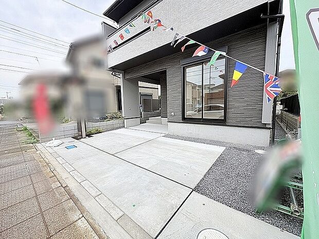洗練された佇まいと心地よい開放感が調和する穏やかな住まい