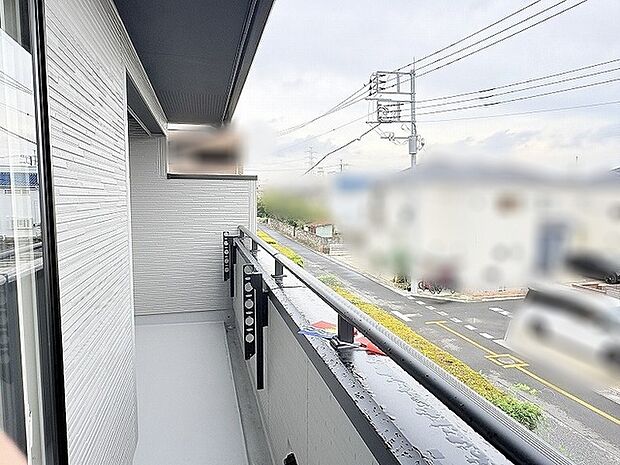開放的な景色が広がり心地よい風を感じられるゆとりある屋外空間