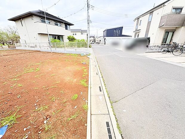 道路は6ｍほどになると駐車の際の停めやすさがかなり違ってきます。 