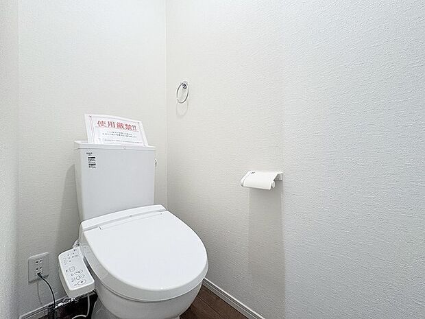 清潔感のある白を基調とした、シンプルで整えられた空間が日々の暮らしに心地よさをもたらします。
