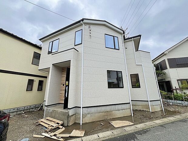 端正で落ち着いた佇まいが、街並みに静かに溶け込み心地よい暮らしを予感させます。