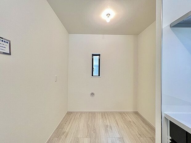 無駄のないシンプルな空間が、日々の暮らしに心地よい静けさと落ち着きをもたらしてくれます。