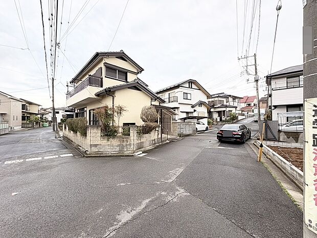 閑静な住宅街に佇む、心地よい暮らしを予感させる住まい