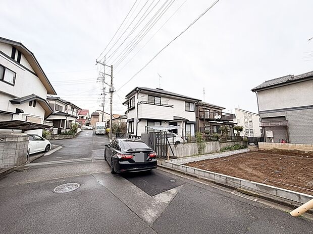 静かな住宅街に佇む、穏やかな暮らしを育む住まい
