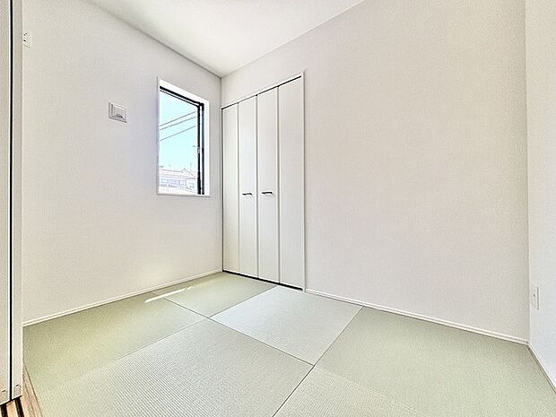 無駄を削ぎ落としたシンプルな空間が、日々の暮らしに静かな安らぎと落ち着きをもたらします。