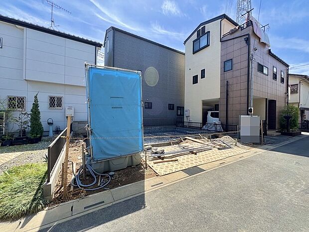 車通りの少ない閑静な住宅地、のびのびした子育てに適します。