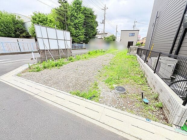 周辺環境と調和する落ち着いた区画で、自由な発想で暮らしをデザインできる静かな空間が広がっています。