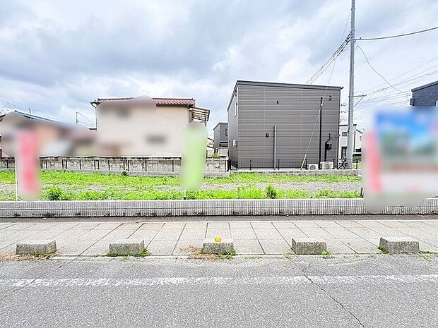 周囲にゆとりが感じられる落ち着いた環境で、日々の暮らしに静かな安らぎをもたらしてくれる土地です。