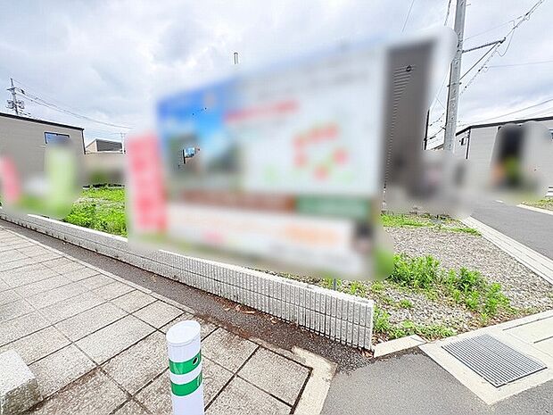 周囲と調和する整えられた街並みの中で、新しい暮らしの始まりを想像させてくれる穏やかな空気が流れています。